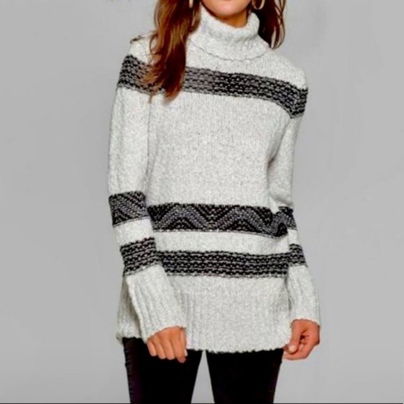 Universal Threads Grey Bulkie Turtleneck Sweater with Black Stripes - Picture 1 of 12